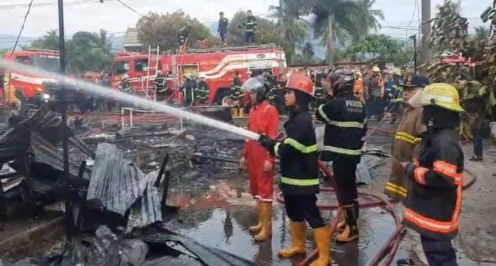 Rumah Makan Di Jalan Raya Indarung Kelurahan Tanah Sirah, Kecamatan Lubuk Begalung Ludes Diamuk Sijago Merah 