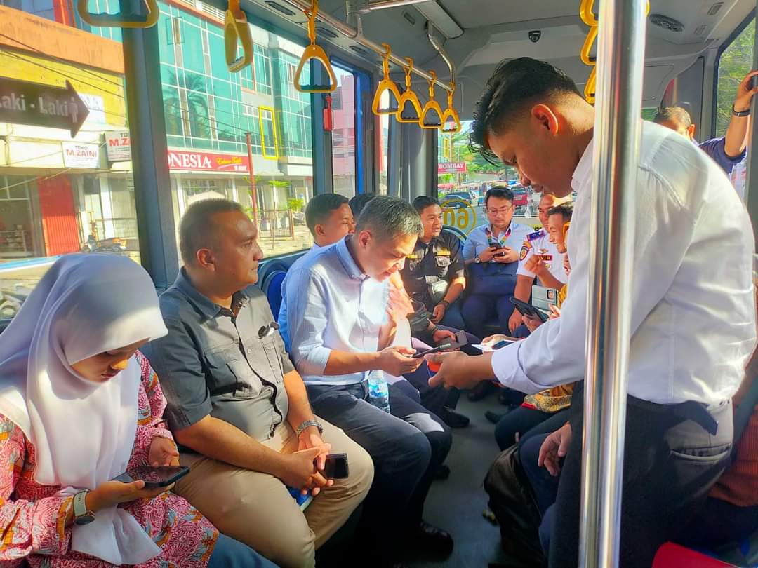 Ditinjau Shenzhen Group, Koridor Trans Padang  Siap Menggunakan Armada Bertenaga Listrik