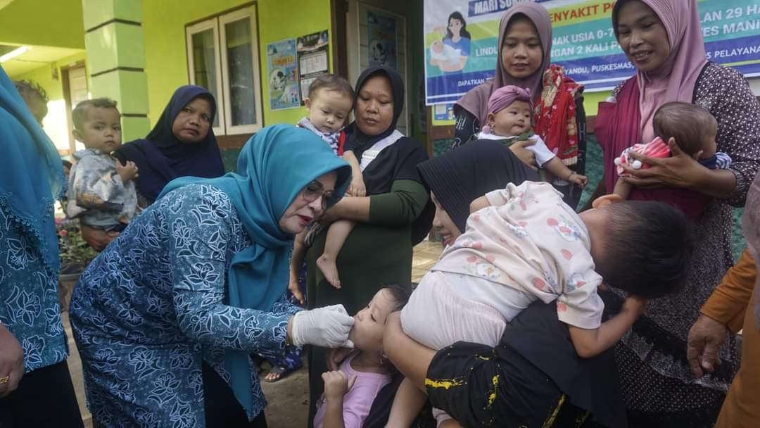 Ketua TP-PKK Pasbar Pantau Pelaksanaan PIN Polio di Kecamatan Kinali
