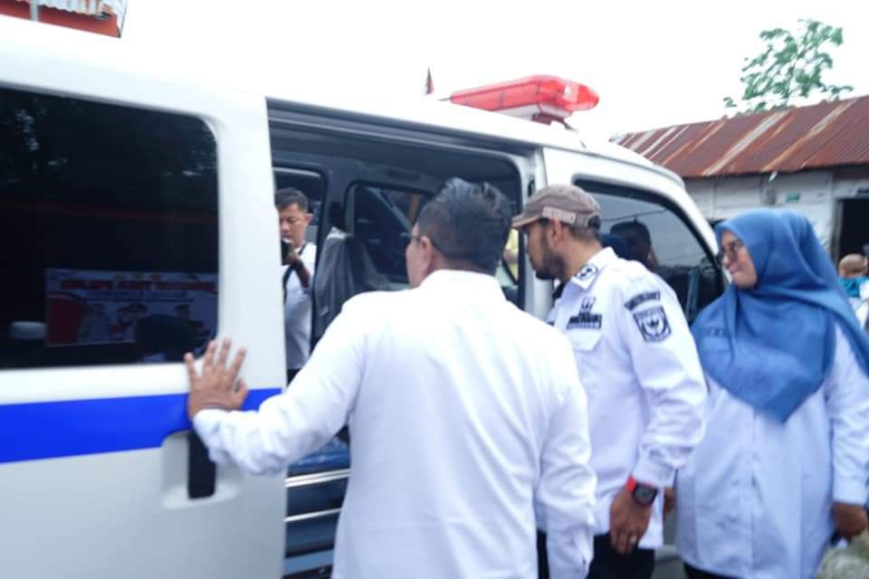 Wali Nagari Kumango Terima Mobil Ambulance Dari Bupati Tanah Datar