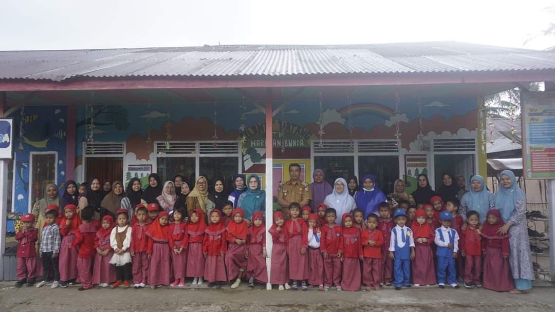 Ketua TP-PKK Pasbar Tinjau  Pelaksanaan Pekan Imunisasi Nasional Polio Di Kecamatan Sungai Aur