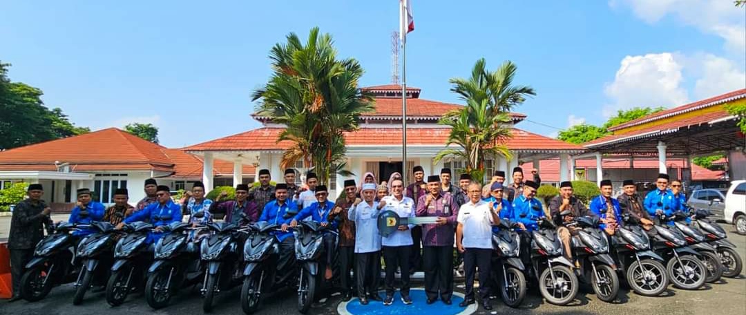 Luar Biasa, Seluruh Kepala KUA Di Kabupaten Tanah Datar Dapat Kendaraan Roda Dua Dari Bupati