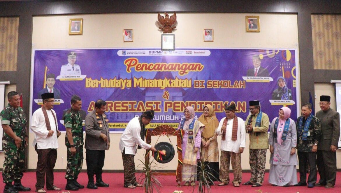 Pj Wali Kota Payakumbuh  Canangkan Berbudaya Minangkabau  Setiap Hari Kamis Di Sekolah