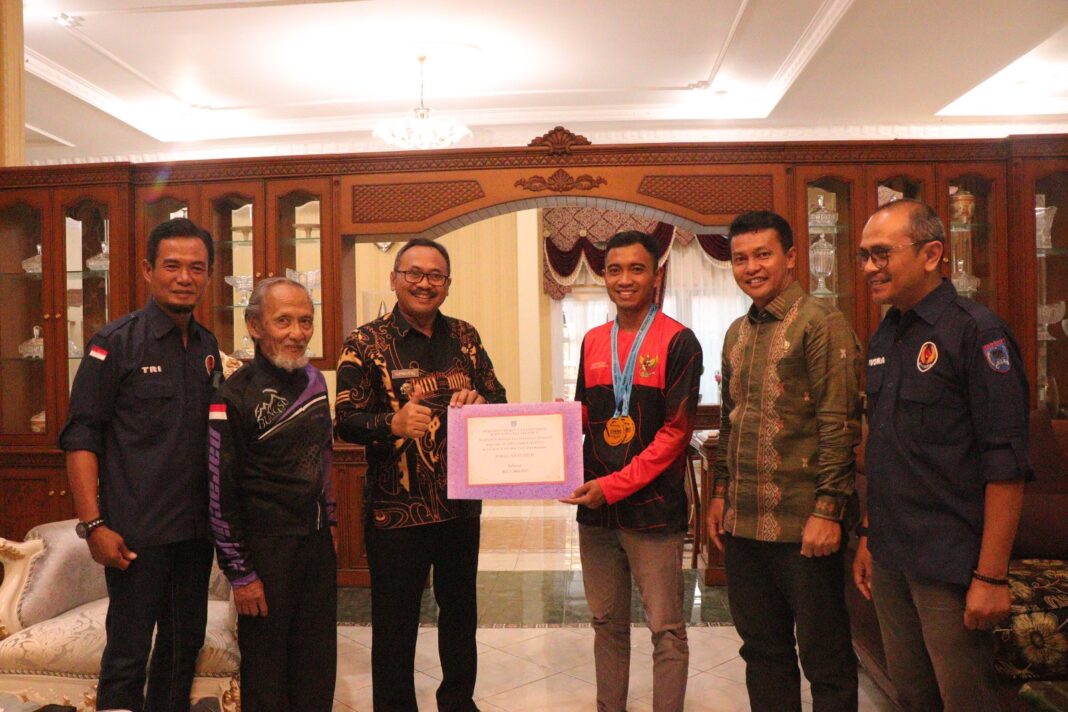 Pj Wali Kota Bangga, Tiga Atlet Paralayang Kota Payakumbuh Meraih Prestasi Di kejuaraan internasional 