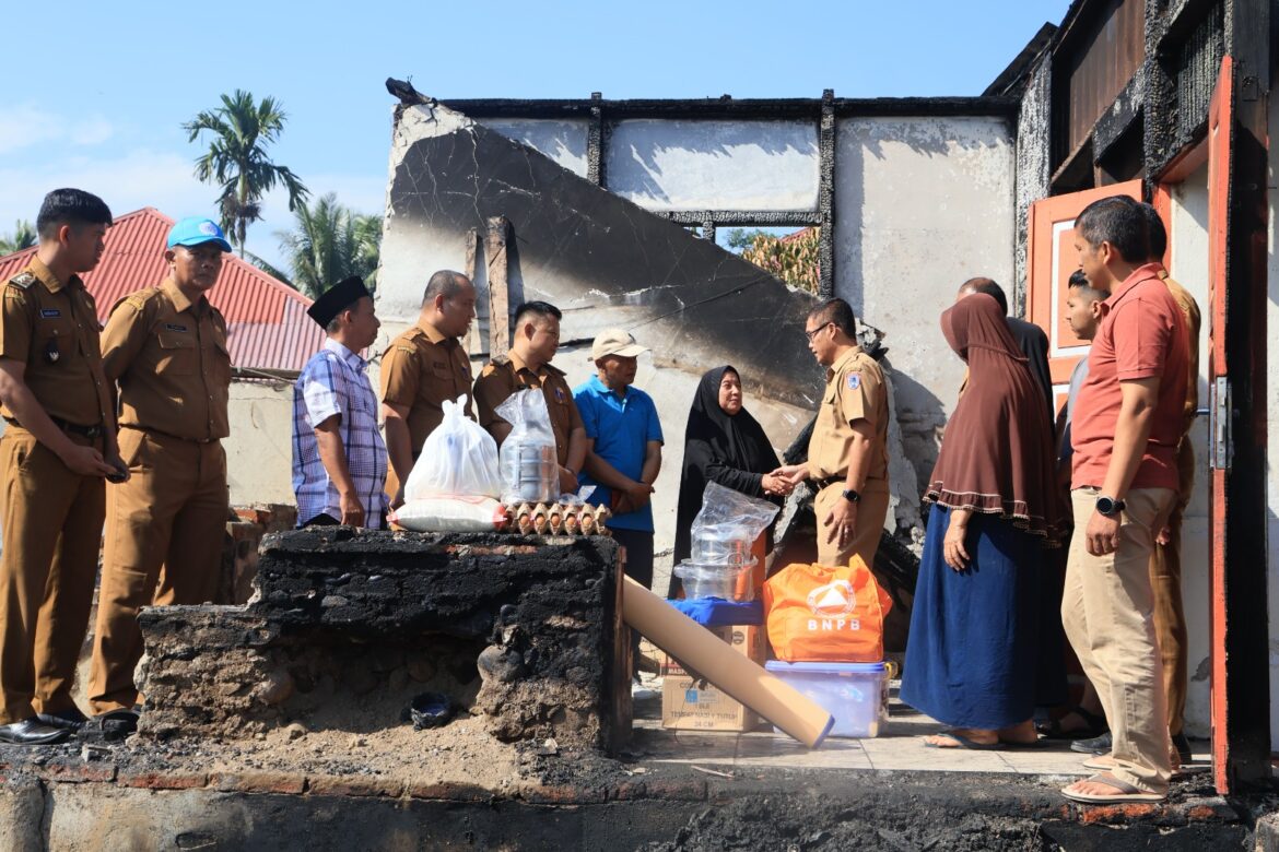 Rumah Gadang Yunimar Di Kelurahan Padang Alai Bodi  Terbakar, Ini Bantuan Pemko Payakumbuh