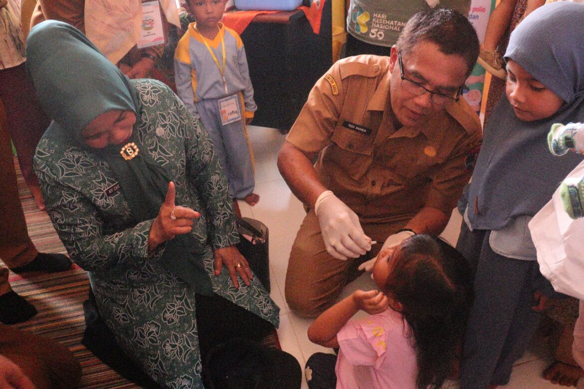 Sekda Payakumbuh Launching Posyandu  Dan PIN  Polio di Posyandu Dahlia 2 Padang Sikabu.Kecamatan Lamposi Tigo Nagori