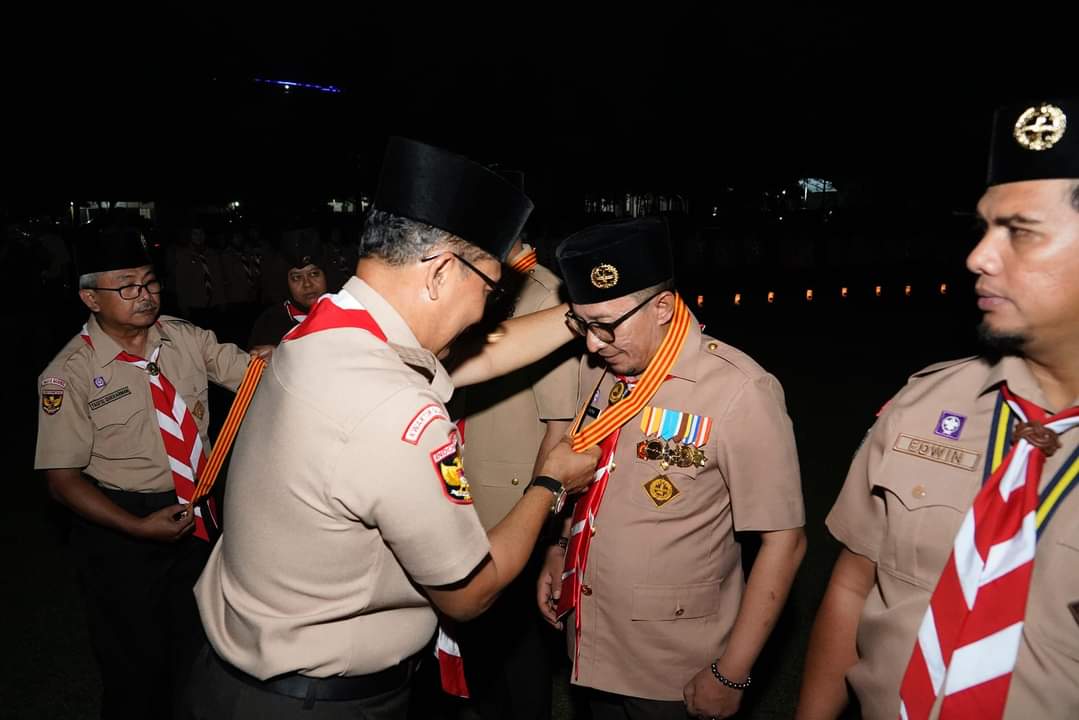 Bupati Eka Putra Terima Lencana Melati Dinilai Berjasa Dalam Bidang Kepramukaan Di Tanah Datar