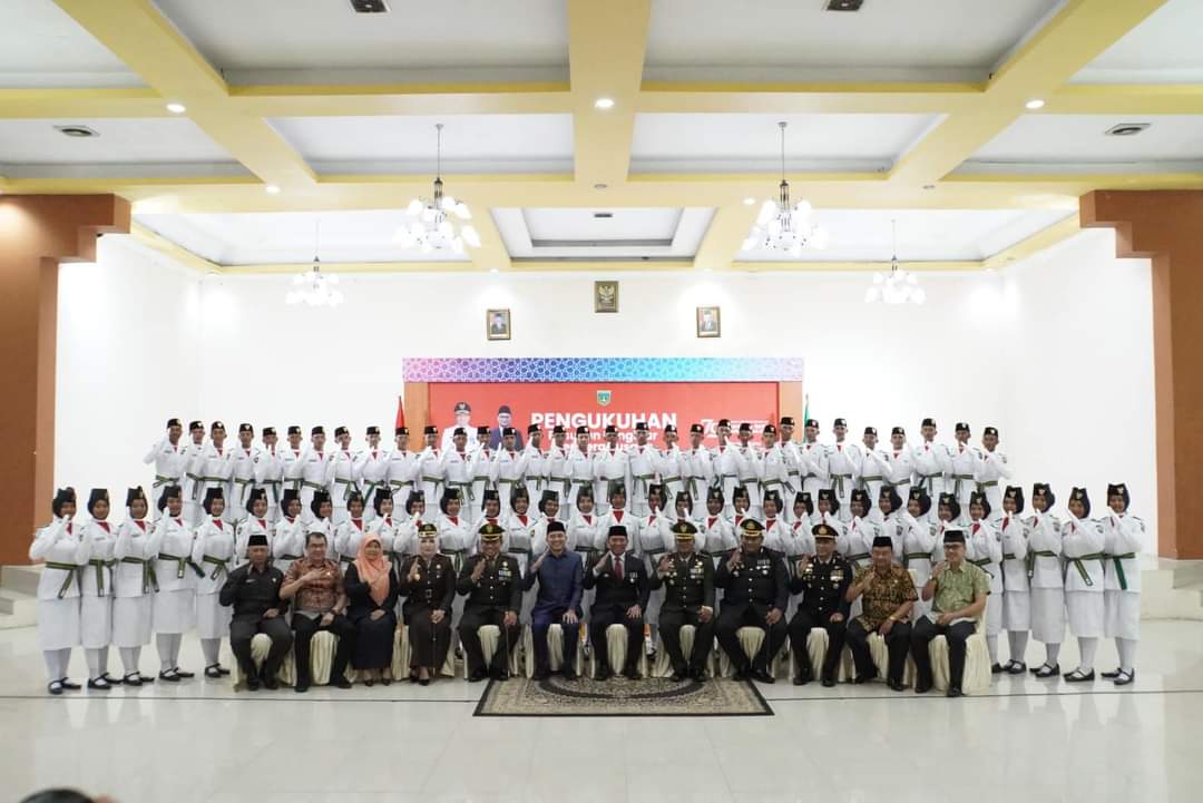 65 Siswa Dan Siswi Terpilih Dikukuhkan Sebagai Paskibraka Oleh Pj Wali Kota Padang Panjang