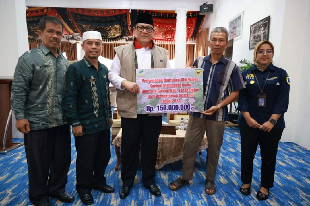 10 Ahli Waris Korban Banjir Bandang Tanah Datar  Terima Santunan Dari Kemensos RI
