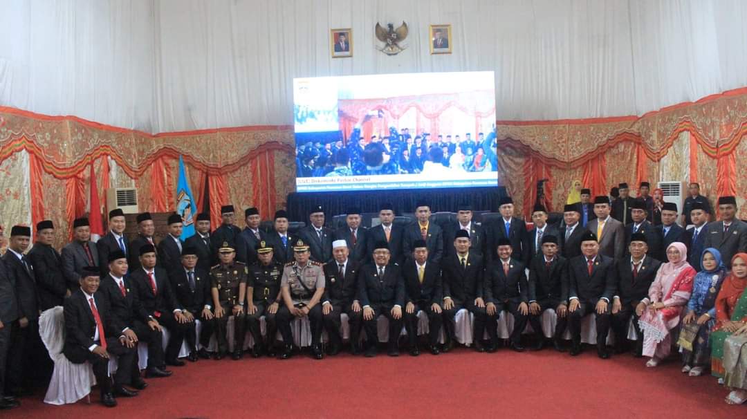 40 Anggota DPRD Pasaman Barat Diambil Sumpah Dan Janjinya Oleh Ketua Pengadilan Negeri, Ini Namanya