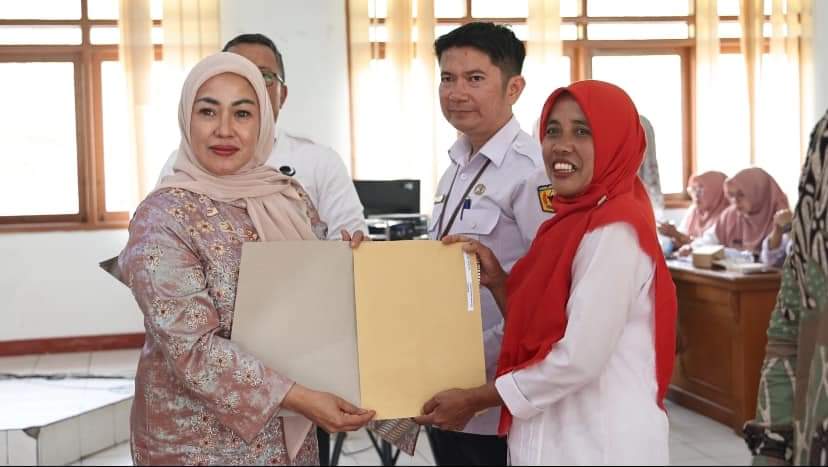 204 Pelaku IKM Tanah Datar Terima Sertifikat Yang Diterbitkan  Sucofindo dan Kanwil Kumham Padang 