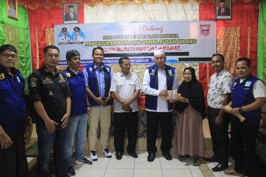 22 Unit Bantuan Gempa Rusak Sedang di Nagari Talu dan Sinuruik Diserahkan Bupati Pasaman Barat