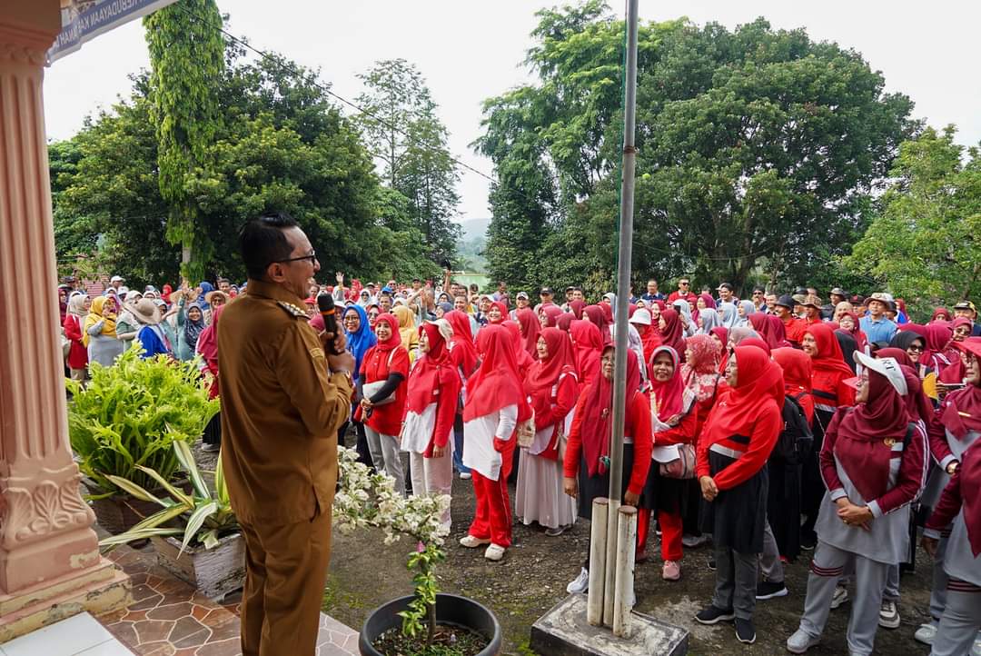Dilepas Bupati, 400 Kepala Sekolah Se Kabupaten Tanah Datar Ikut Jalan Santai