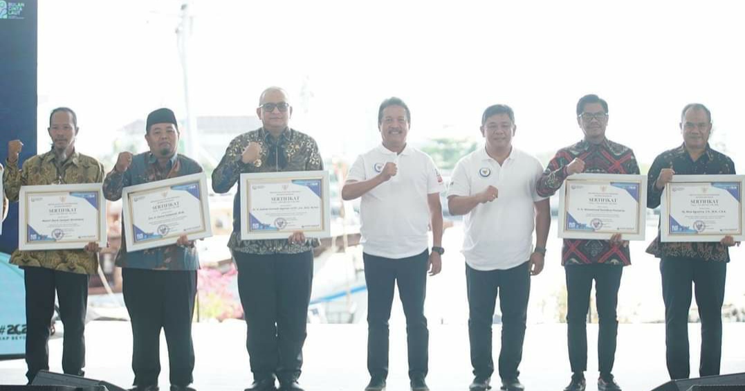 Pj Wali Kota Padang Terima Penghargaan dari Menteri KKP