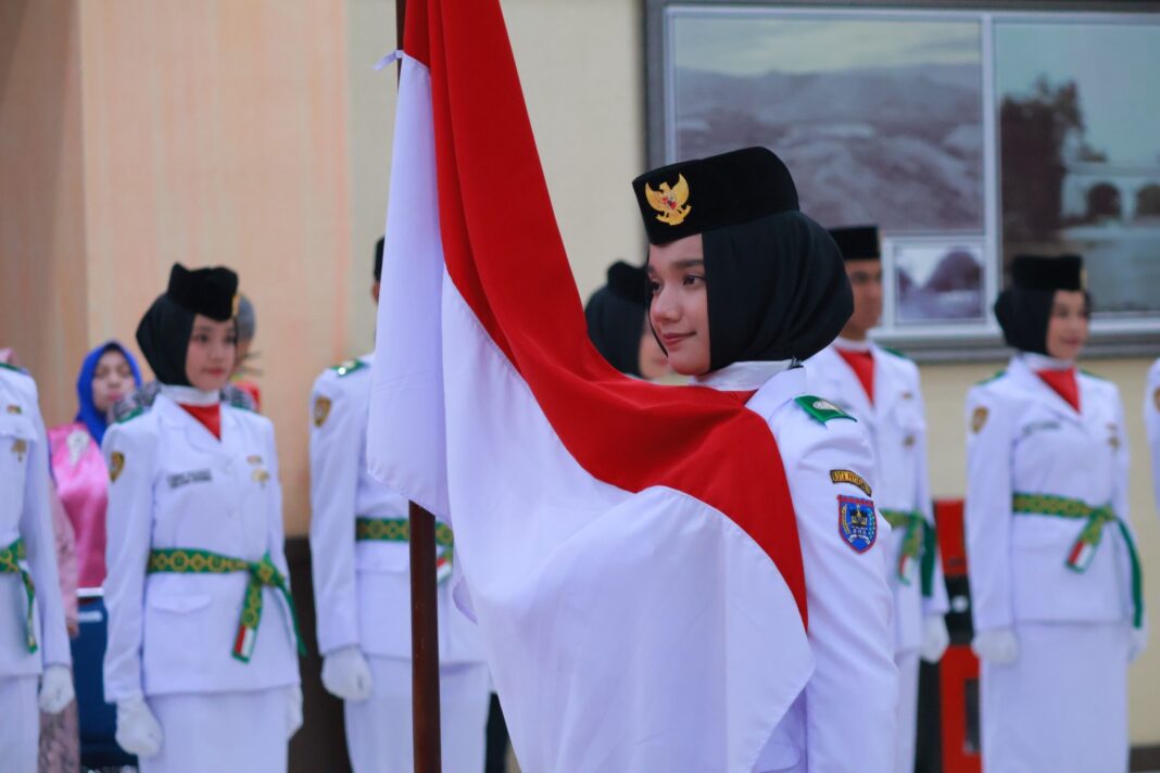 Pj. Wali Kota Kukuhkan Pasukan Pengibar Bendera Pusaka Kota Payakumbuh