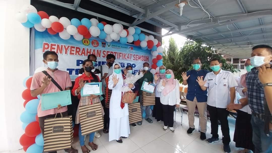 Enam Pasien TBC RO RSUD dr. Rasidin Padang Dinyatakan Sembuh Dan Diwisuda