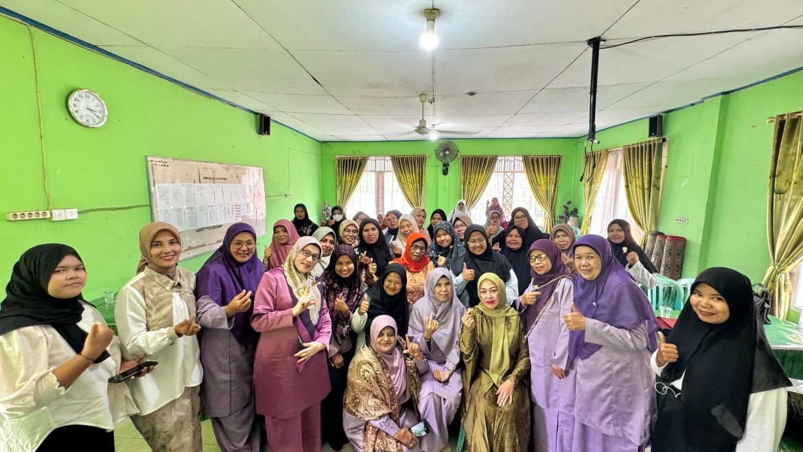 Ketua Dekranas Ny Lise Eka Putra  Puji Sekolah Wirausaha Aisyiah Tanah Datar