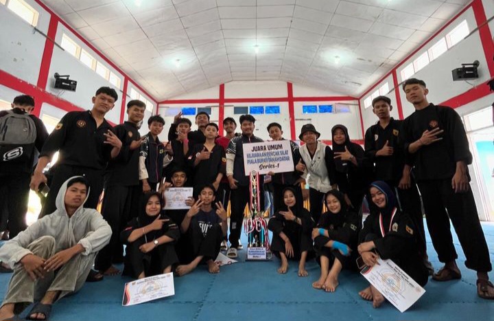 Perguruan Silat Taduang Bangkeh Batipuh Juara Umum Kejuaraan Pencak Silat Piala Bupati Tanah Datar