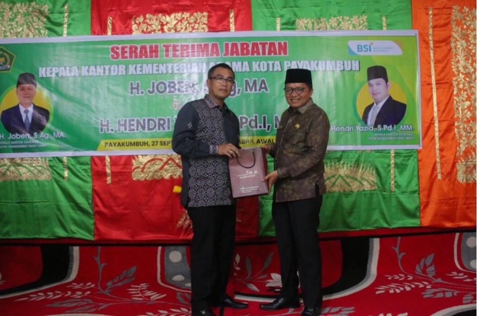 Serah Terima Dihadiri Sekda, Kepala Kementerian Agama  Payakumbuh Yang Baru Hendri Yazid