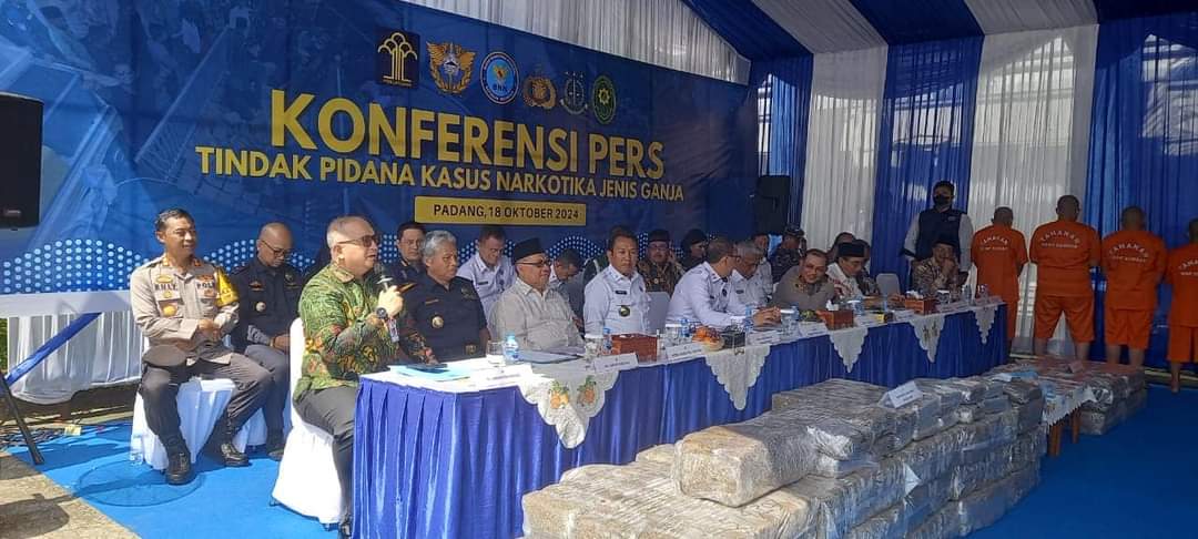 BNNP Sumbar Gagalkan Peredaran 624 Kg Paket Ganja Dan Berhasil Membekuk 7 Pelaku