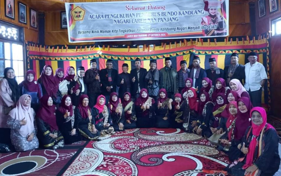 Rosnisar M., S.Pd.I  Dilantik Sebagai Ketua Bundo Kanduang Nagari Lareh Nan Panjang  Oleh Ketua KAN Datuk Rajo Sutan