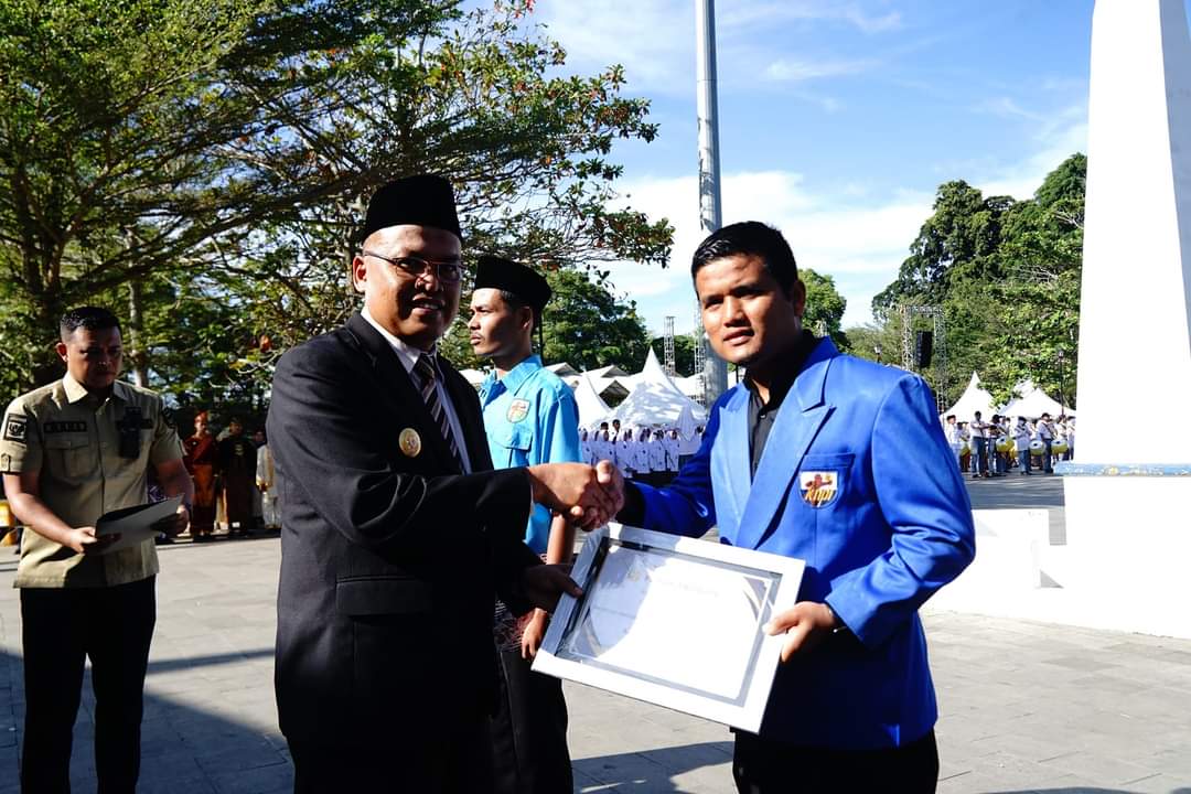 Pjs. Bupati Tanah Datar  Pimpin Upacara  Peringatan Hari Sumpah Pemuda Ke 96  di Lapangan Cindua Mato Batusangkar.