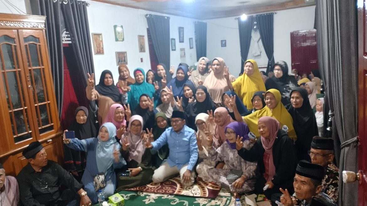 Calon Bupati Tanah Datar Eka Putra Disambut Antusias Oleh Warga Jorong Galogandang Nagari III Koto