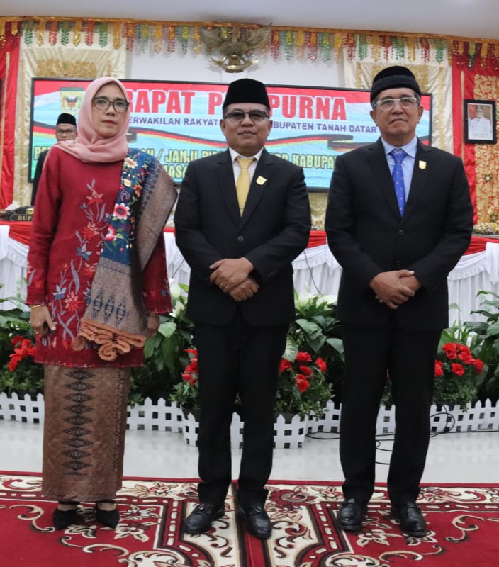Pimpinan DPRD Tanah Datar 2024-2029 Diambil Sumpah Dan Janjinya Oleh Ketua Pengadilan Negeri Batusangkar
