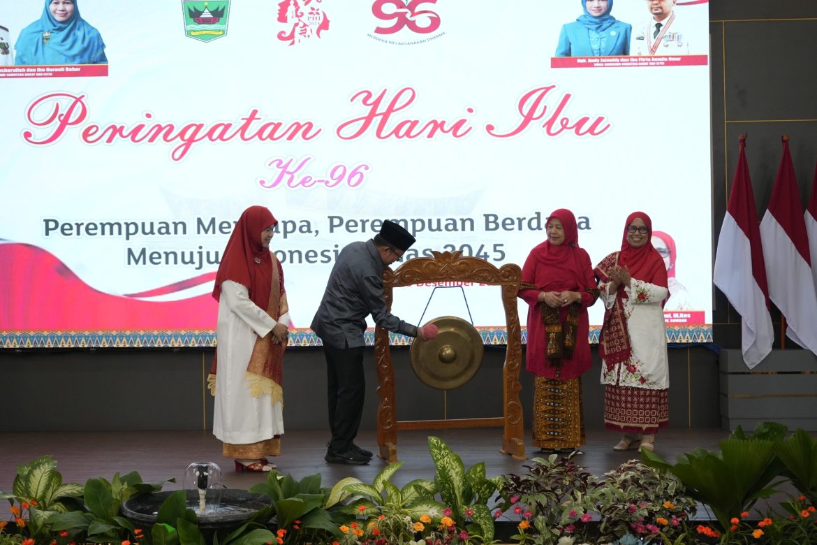 Peringatan Hari Ibu Tingkat Sumbar Berlangsung Khitmat, Ini Pesan Pj Sekda