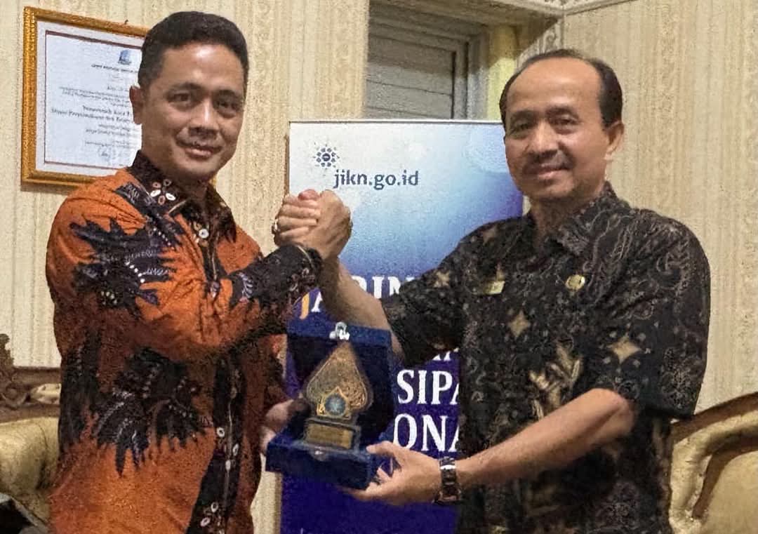 Kepala Biro Hukum dan Komunikasi Publik Studi Tiru Pengelolaan Kearsipan Dan Tambo Padang Panjang