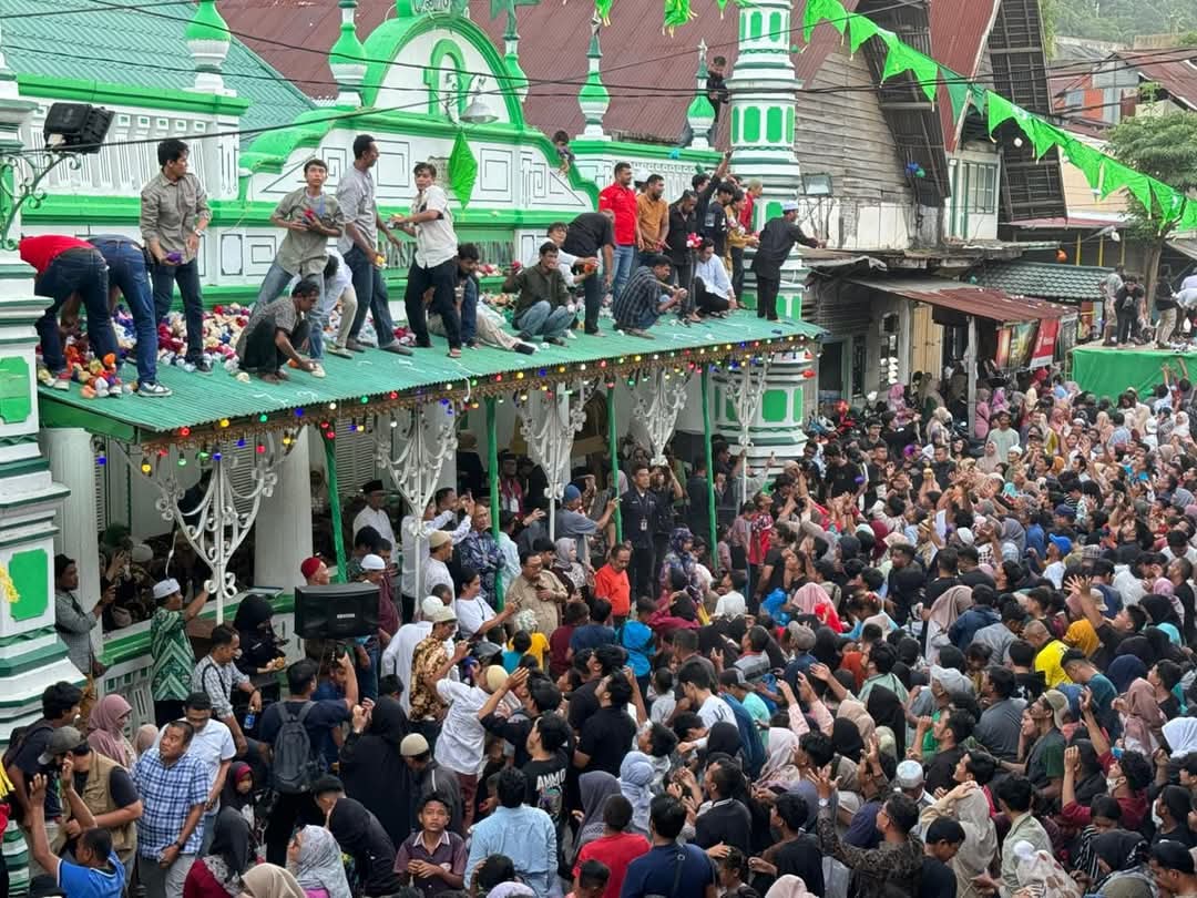 Pj Wali Kota Padang  Aspresiasi Festival Serak Gulo oleh Warga Keturunan India
