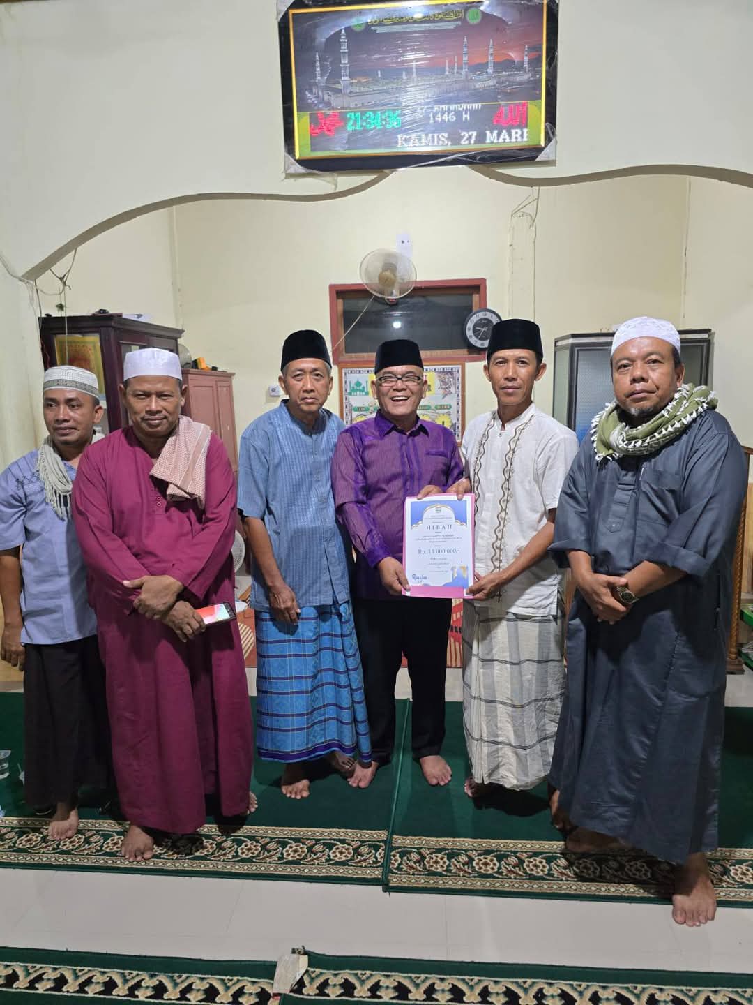 Bupati Pasbar Yulianto Bantu Masjid Baitul Makmur Jorong Bandarejo Senilai Rp 15 Juta