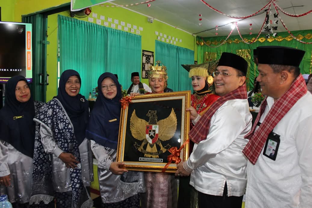 Kakanwil Kementerian Agama Sumbar Kunjungi MAN 1 Tanah Datar (Sungayang) Plus Ketrampilan, Ini Pesannya