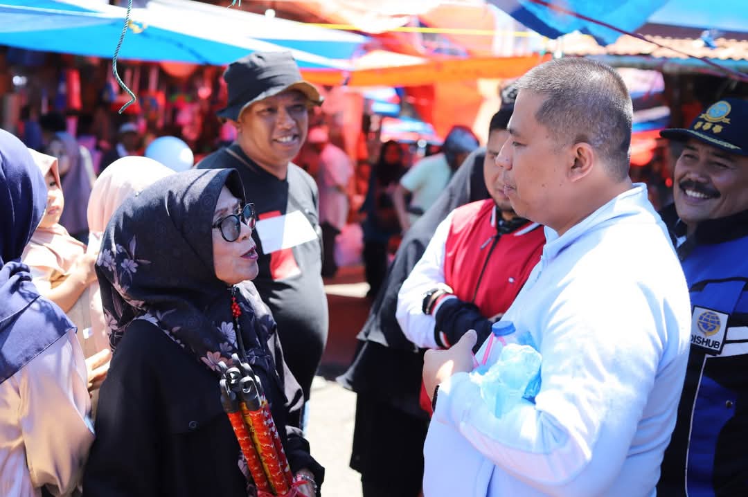 Ingin Langsung Mendengar Aspirasi Warga, Wali Kota Hendri Arnis Blusukan Kedalam Pasar Padang Panjang