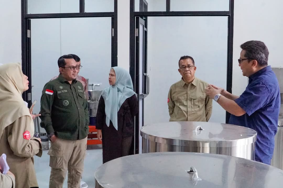 Didampingi Bupati Tanah Datar, Kepala Perwakilan Bank Indonesia Kunjungi Pengolahan Produk Holtikultura di Nagari Lawang Mandahiliang