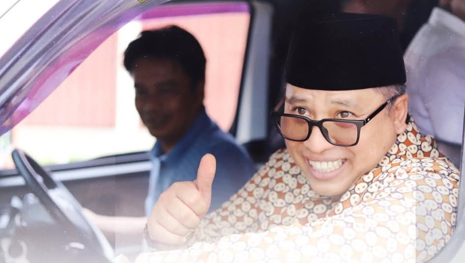 Komitmen Wali Kota Dan Wakil Wali Kota Naik Angkot Ke Kantor Setiap Hari Rabu Bersama ASN Pemko Padang Panjang