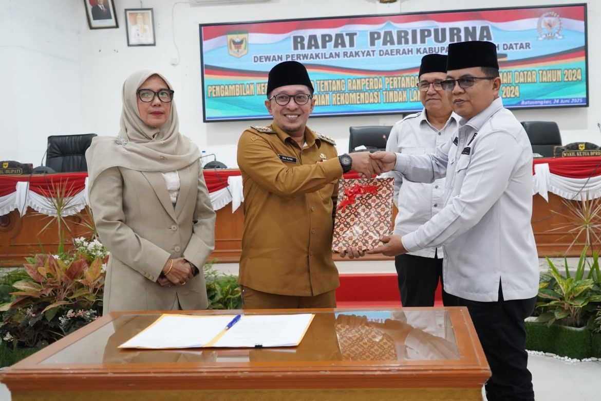 Delapan Fraksi DPRD Tanah Datar Setuju Raperda APBD 2024 Menjadi Raperda Dengan Sejumlah Catatan