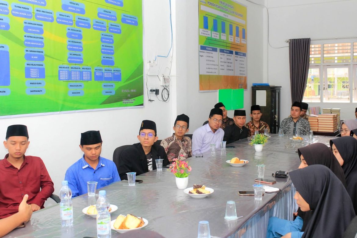PELATIHAN KESEHATAN UNTUK PEMBINA PESANTREN DARUL ULUM TIGO JANGKO KECAMATAN LINTAU BUO 