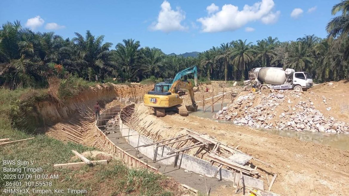 Berkat Perjuangan Bupati Annisa Suci, Proyek Pengendalian Banjir Senilai Rp 52 Milyar Dibangun Di Dharmasraya