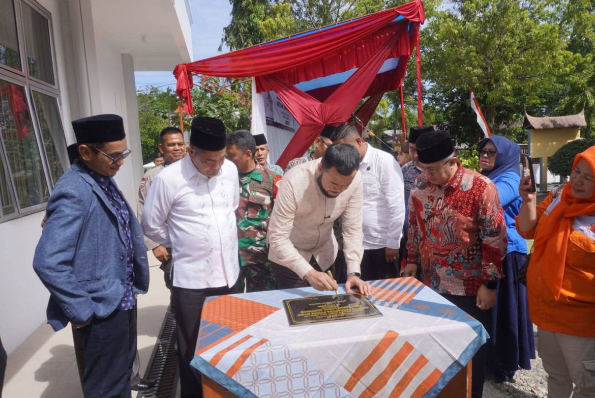 Wali Kota Padang Resmikan Gedung Serba Guna Forum RT/RW Kelurahan Lubuk Minturun Sungai Lareh