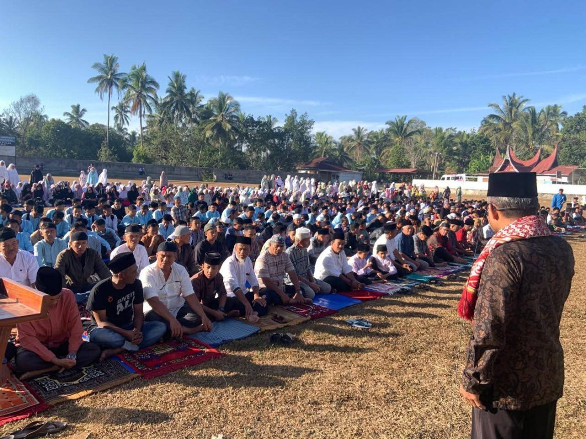 Minta Hujan, Ribuan Warga Sungayang Gelar sholat Istisqa