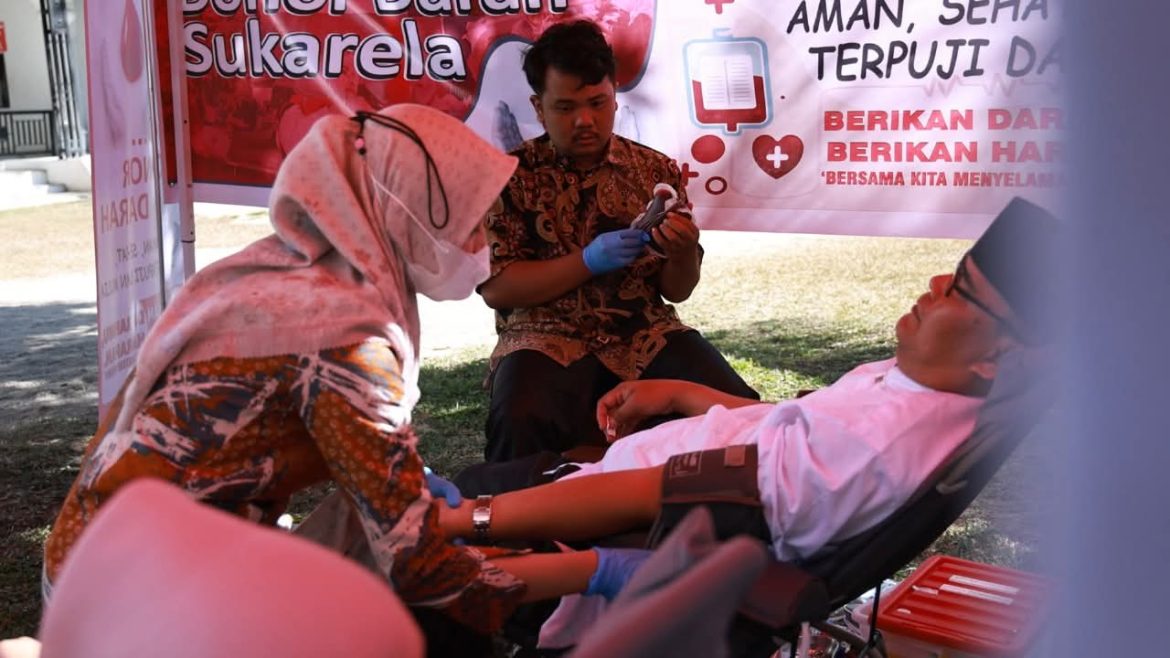ASN Tanah Datar Donor Darah Di Masjid  Nurul Amin Pagaruyung