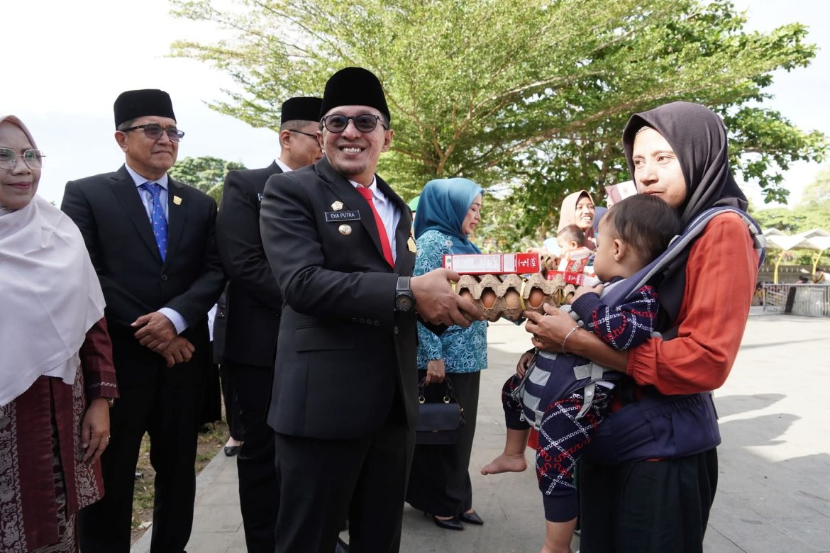 Tiga  Anak Keluarga Genting Terima Bantuan Dari Bupati Tanah Datar, Ini Daerahnya