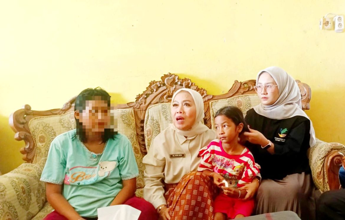 Ketua Tim PKK Padang Pariaman Kunjungi Saura Penyandang Disabilitas Korban Pelecehan Dan Minta Baznas  Bangun Rumah Untuknya