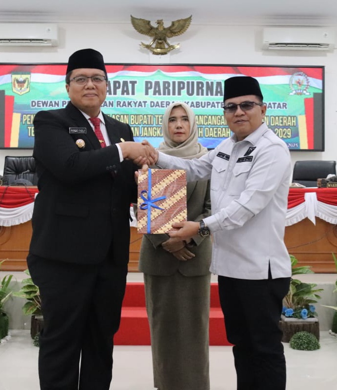 Wakil Bupati Tanah Datar  Sampaikan kepada DPRD Nota Penjelasan Bupati terhadap Ranperda Tentang RPJMD Tahun 2025-2029