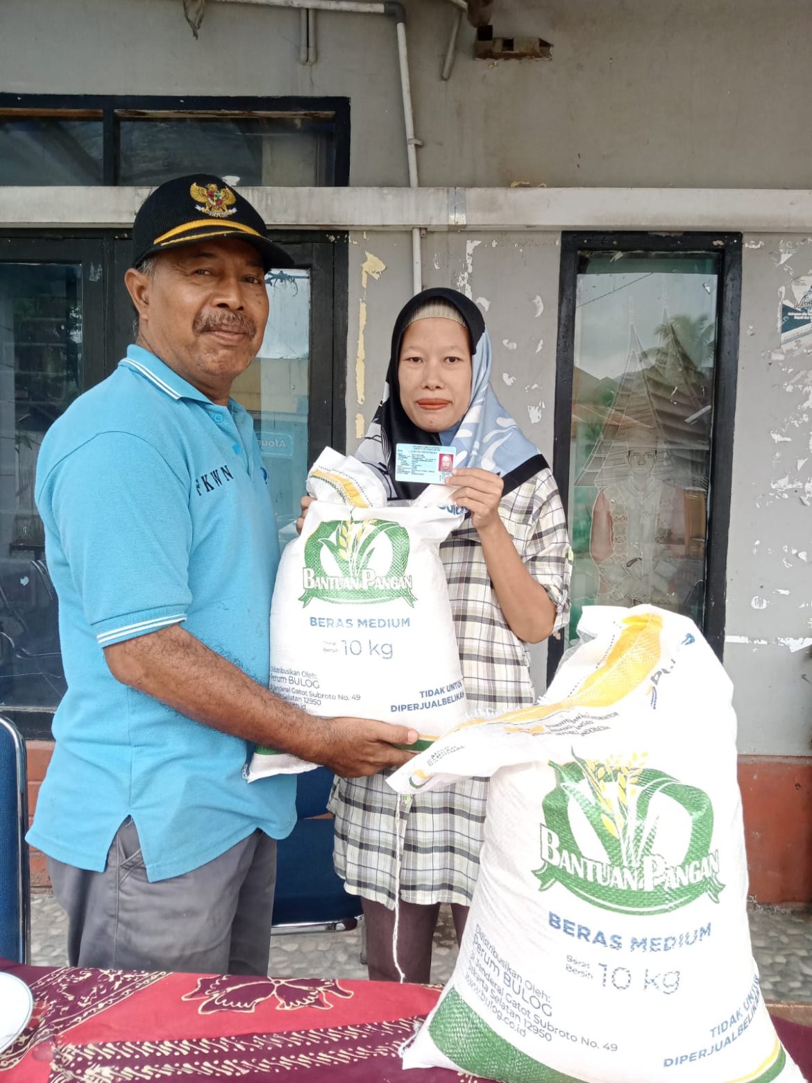 100 KK di Nagari Buo Terima Beras Bantuan Pangan Bulog, Wali Nagari Sampaikan Harapan Terkait Distribusi