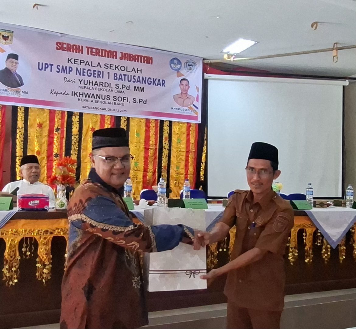 Ikhwanus Sofi Ditunjuk Sebagai Plt Kepala SMPN 1 Batusangkar Gantikan Yuhardi