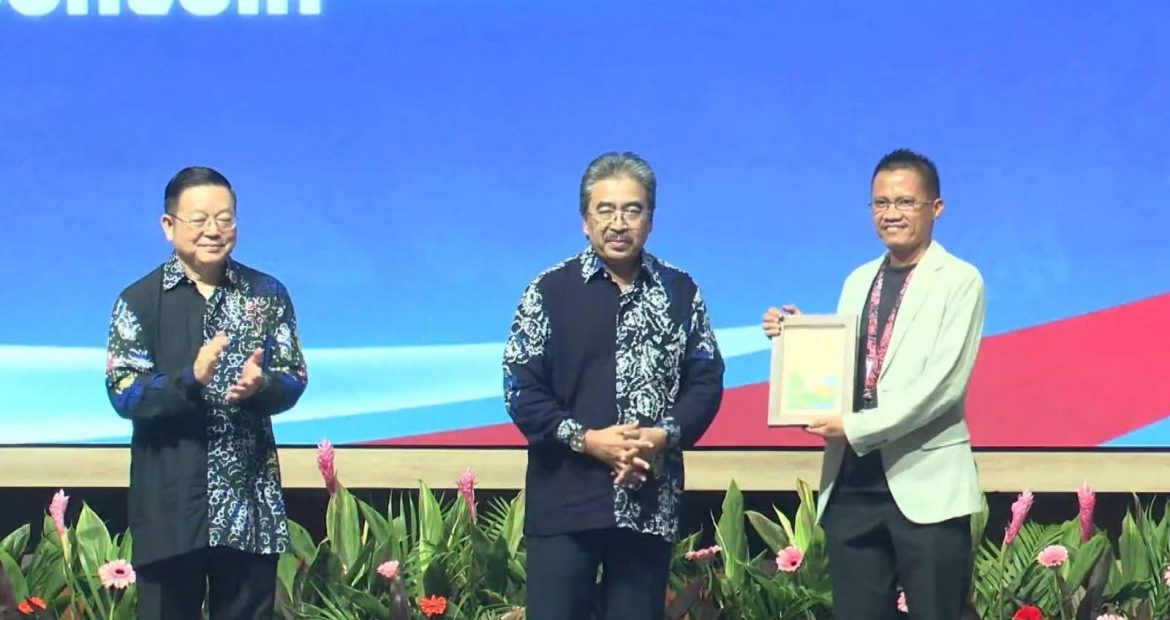 Luar Biasa,  Kota Padang Raih Penghargaan ASEAN Environmentally Sustainable Cities (ESC) Award 2025 Di Langkawi, Malaysia
