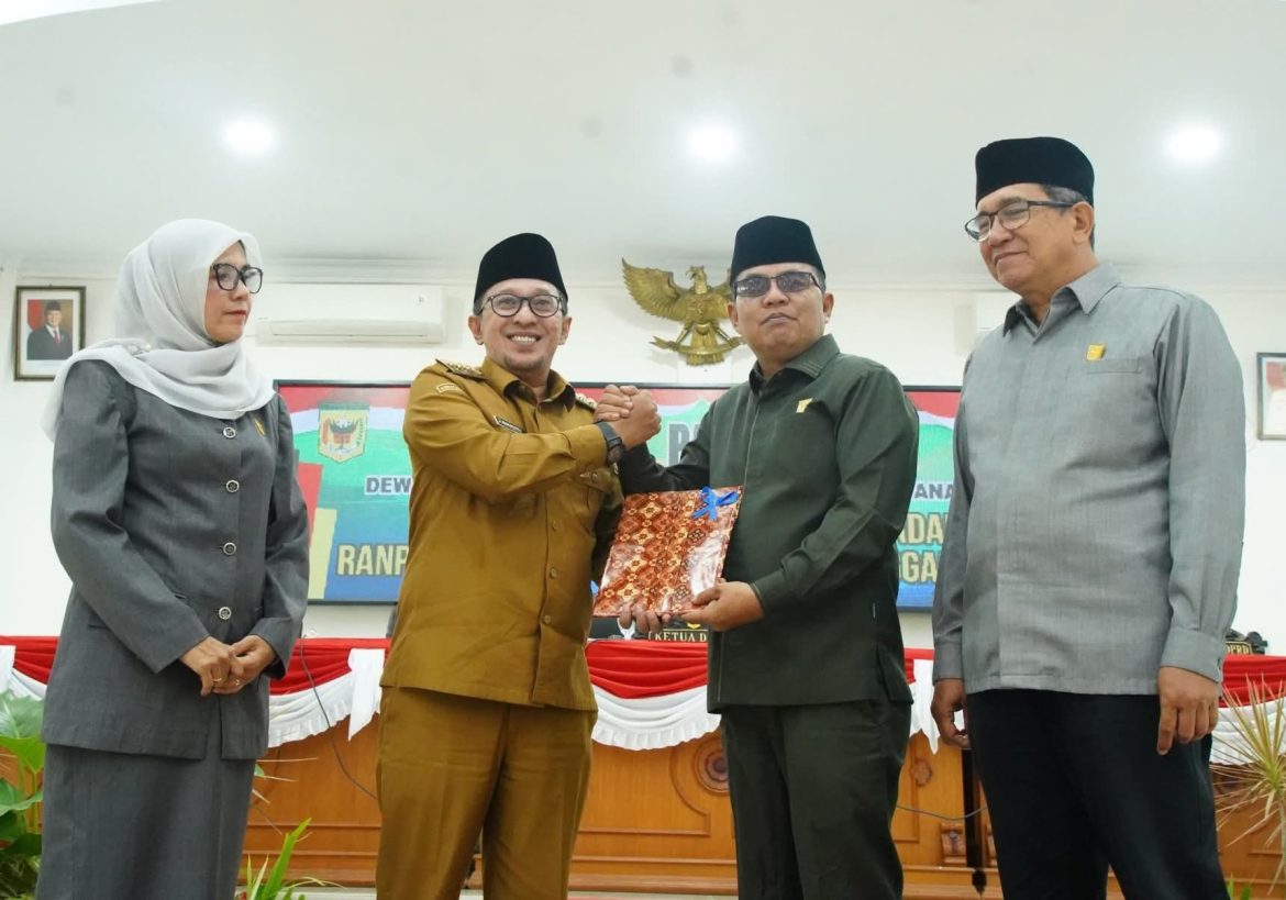 8 Fraksi DPRD Tanah Datar Sorot  Ranperda Perubahan APBD Tahun 2025