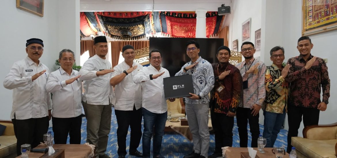 Perkuat Kerjasama, Manajer PLN UP3 Payakumbuh Bersilaturahmi Dengan  Bupati Tanah Datar
